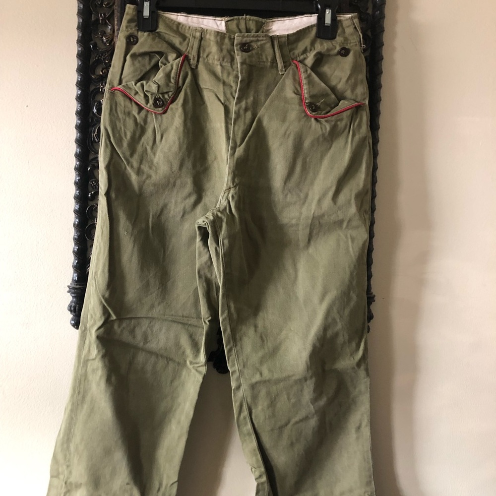 Vintage style capris with red lining.